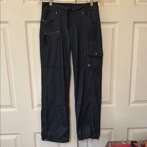 Athleta  Cargo Styled Pants with Pockets EC
